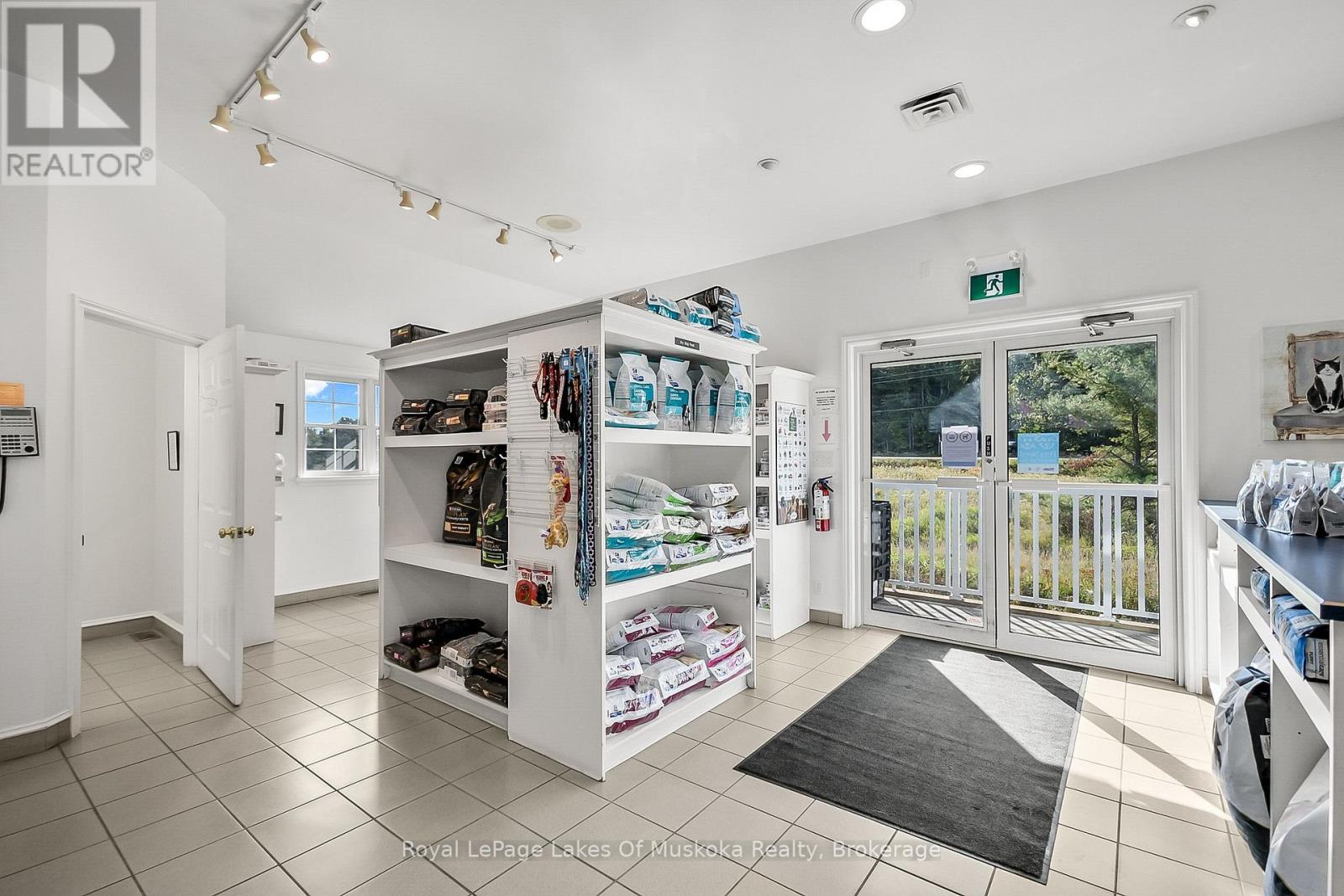 1008 South Monck Drive, Bracebridge, Ontario P1L 1W8 - Photo 11 - X12720126