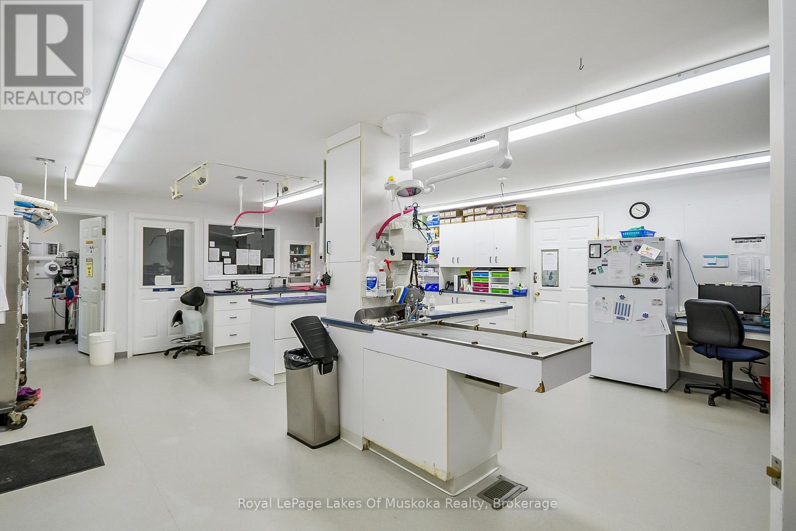 1008 South Monck Drive, Bracebridge, Ontario P1L 1W8 - Photo 17 - X12720126