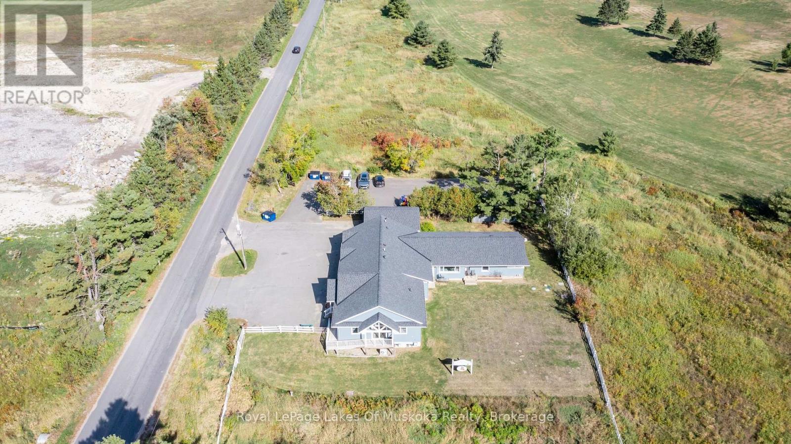 1008 South Monck Drive, Bracebridge, Ontario P1L 1W8 - Photo 3 - X12720126