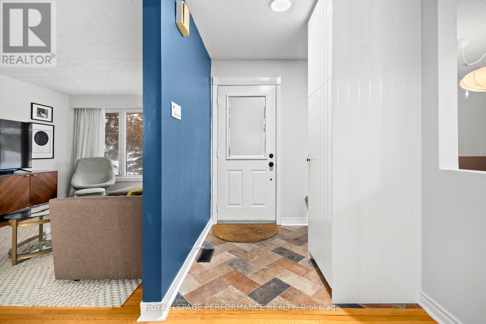 39 Fielding Court, Ottawa, Ontario  K1V 7H2 - Photo 3 - X12720080