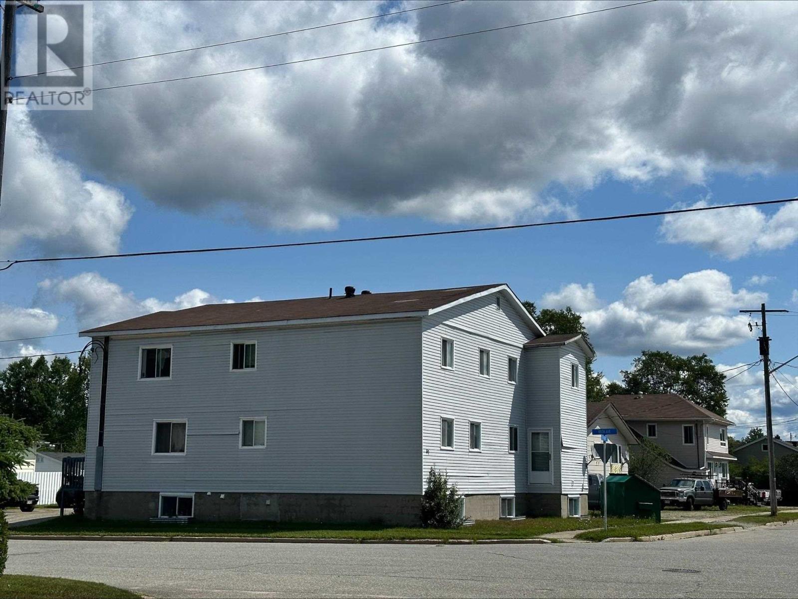 67 Mackey St, Wawa, Ontario P0S 1E0 - Photo 1 - SM253392