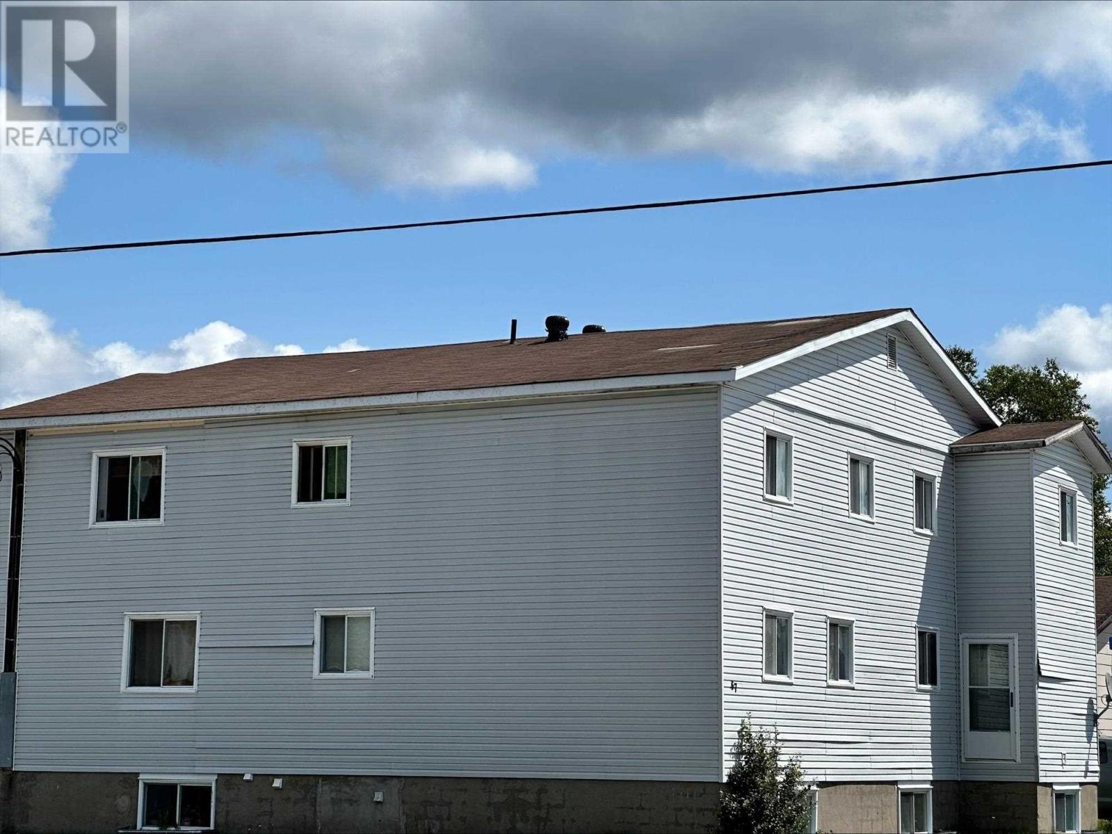 67 Mackey St, Wawa, Ontario P0S 1E0 - Photo 2 - SM253392