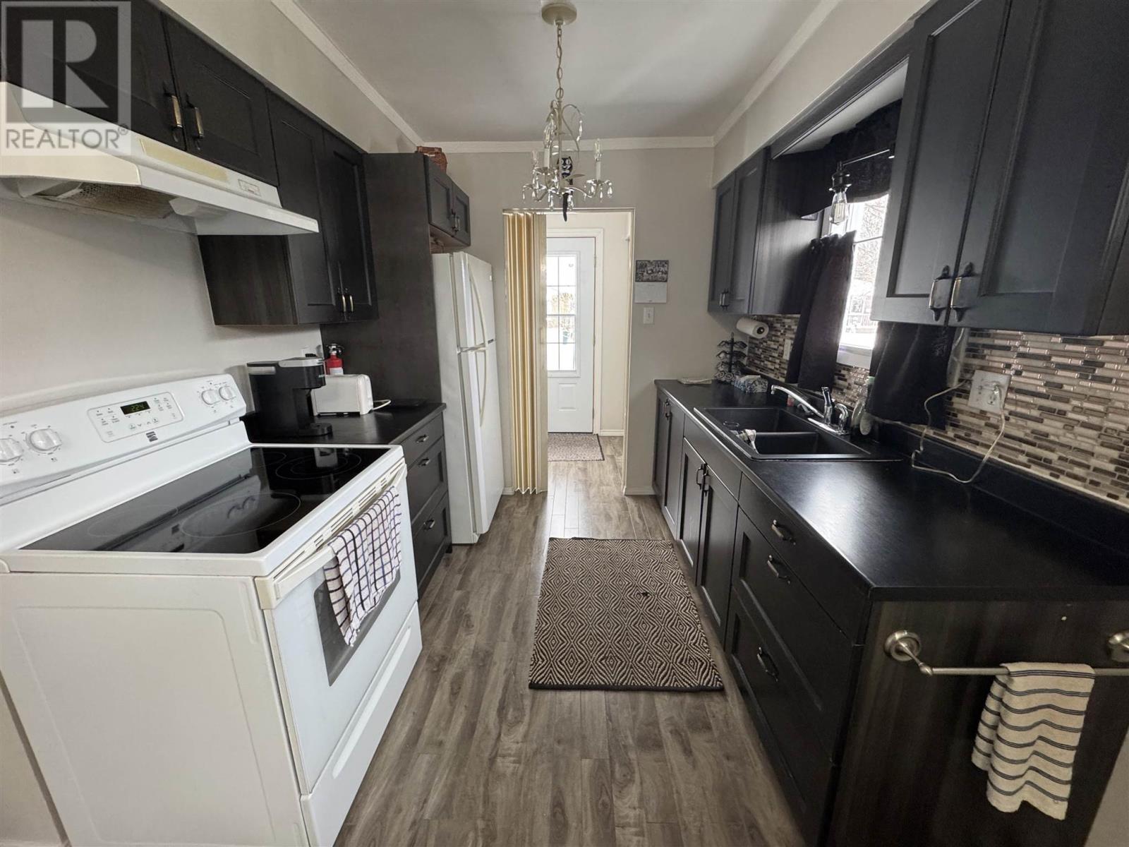 41 Bennett Dr, Elliot Lake, Ontario P5A 2T3 - Photo 2 - SM260008