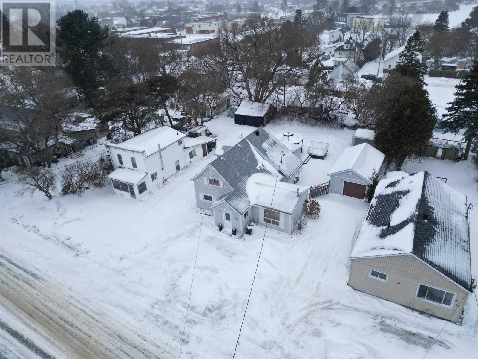 53 Huron Ave, Blind River, Ontario P0R 1B0 - Photo 1 - SM260143