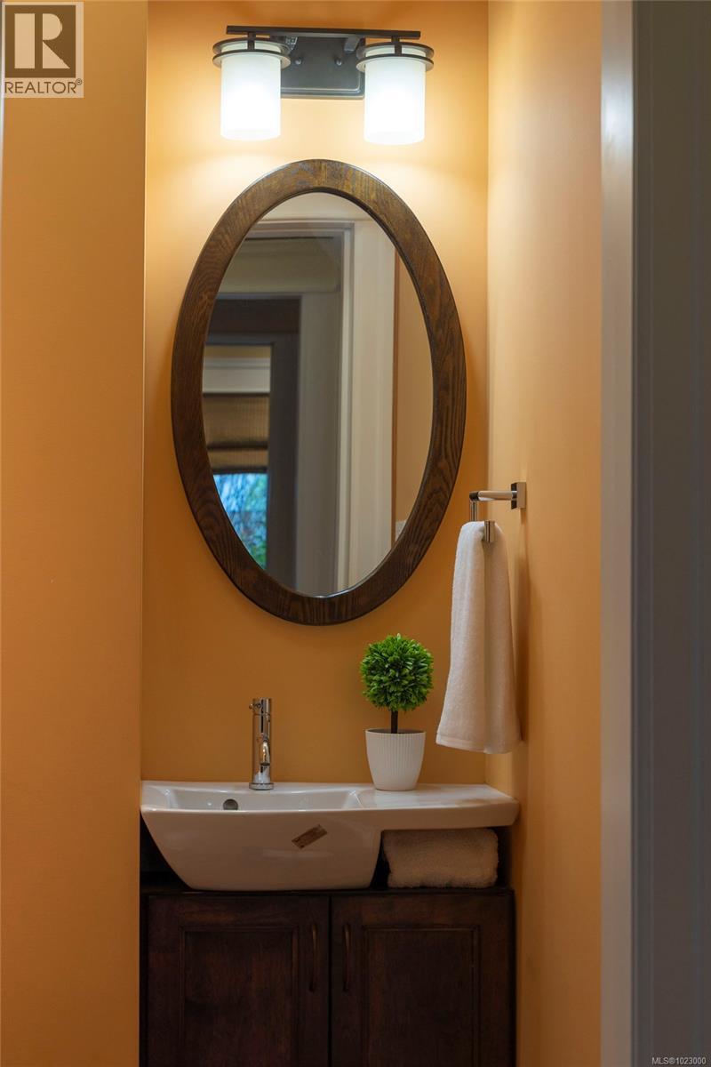 295 St. Charles St, Victoria, British Columbia  V8S 3M9 - Photo 19 - 1023000