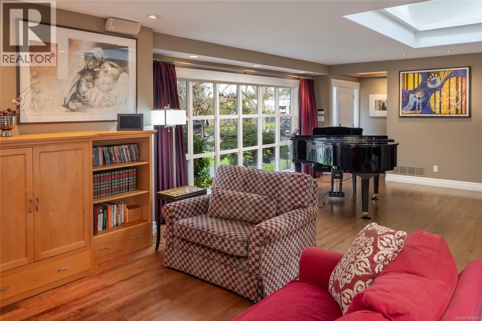 295 St. Charles St, Victoria, British Columbia  V8S 3M9 - Photo 8 - 1023000