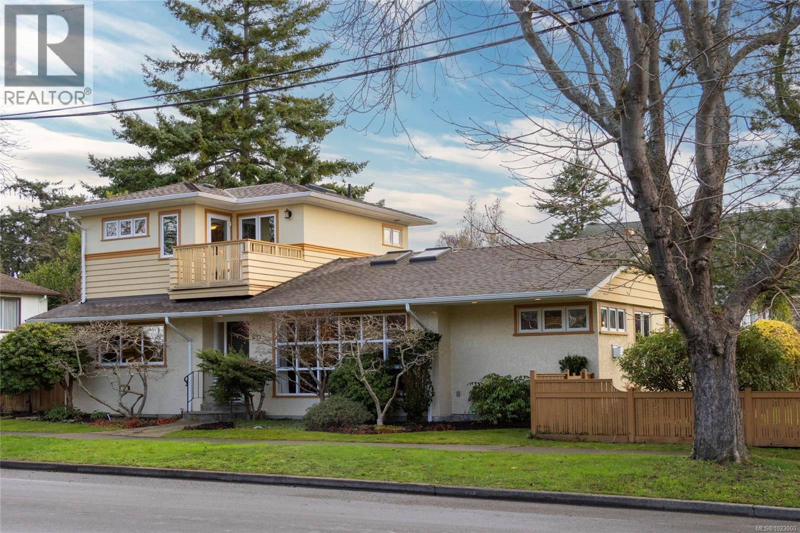 295 St. Charles St, Victoria, British Columbia