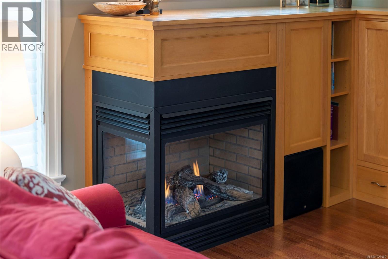 295 St. Charles St, Victoria, British Columbia  V8S 3M9 - Photo 10 - 1023000