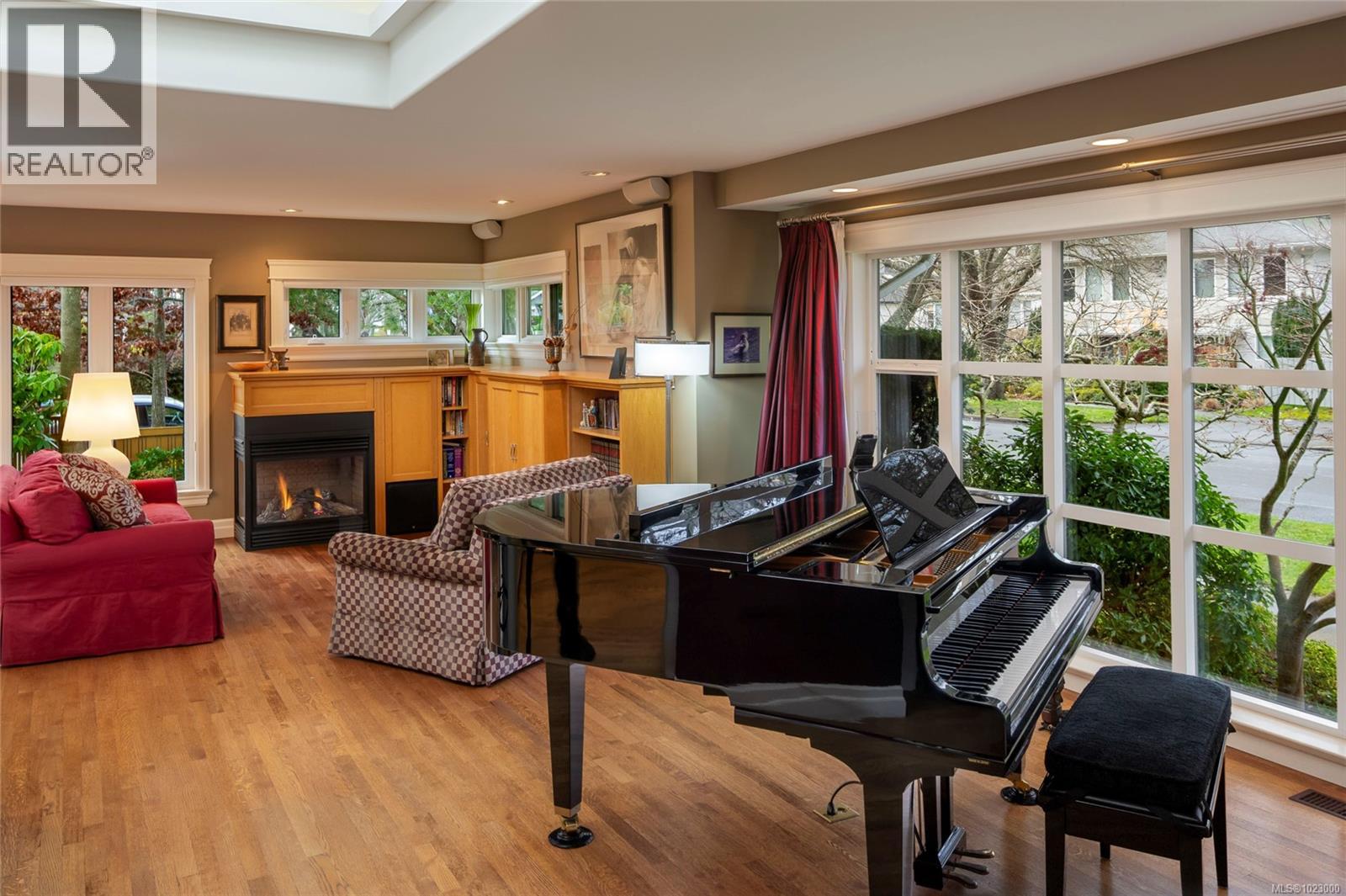 295 St. Charles St, Victoria, British Columbia  V8S 3M9 - Photo 5 - 1023000