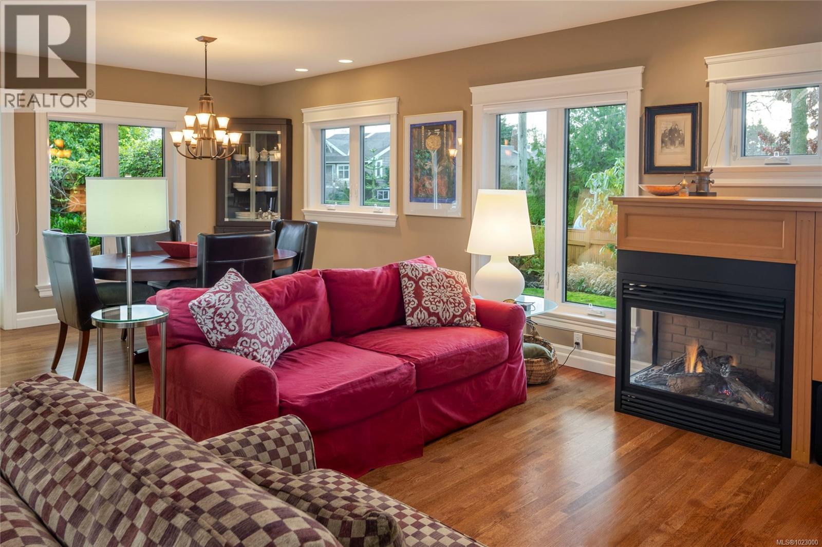 295 St. Charles St, Victoria, British Columbia  V8S 3M9 - Photo 9 - 1023000