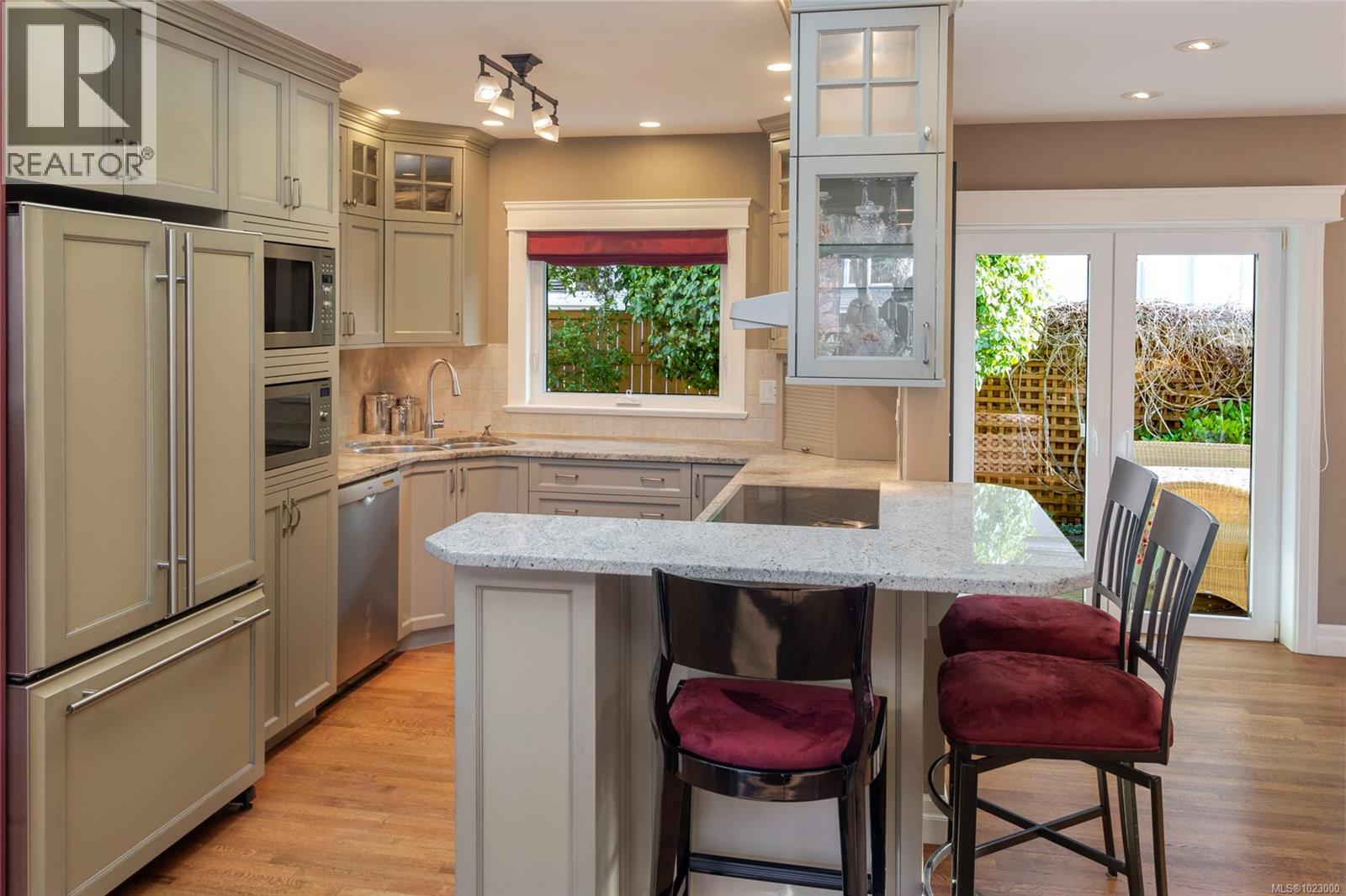 295 St. Charles St, Victoria, British Columbia  V8S 3M9 - Photo 15 - 1023000