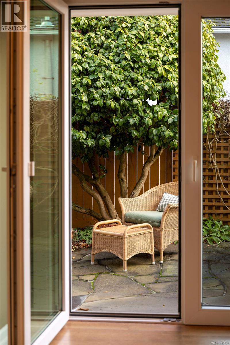 295 St. Charles St, Victoria, British Columbia  V8S 3M9 - Photo 13 - 1023000