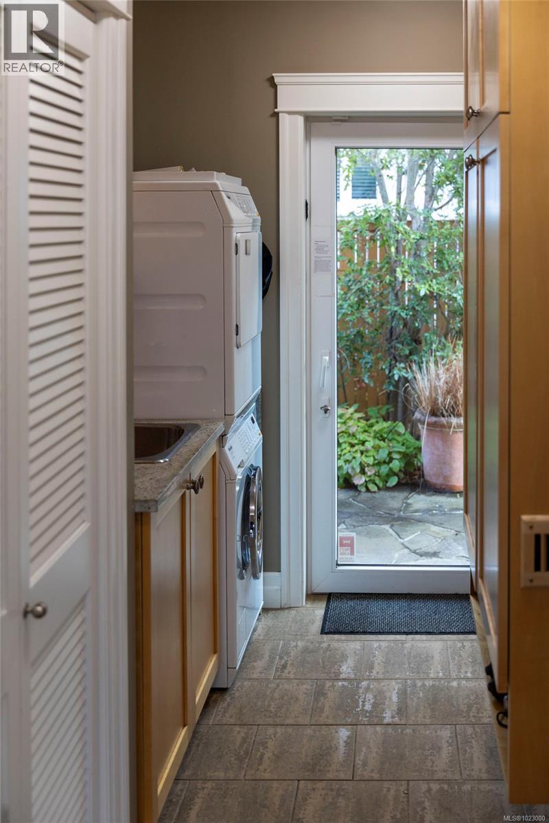 295 St. Charles St, Victoria, British Columbia  V8S 3M9 - Photo 30 - 1023000