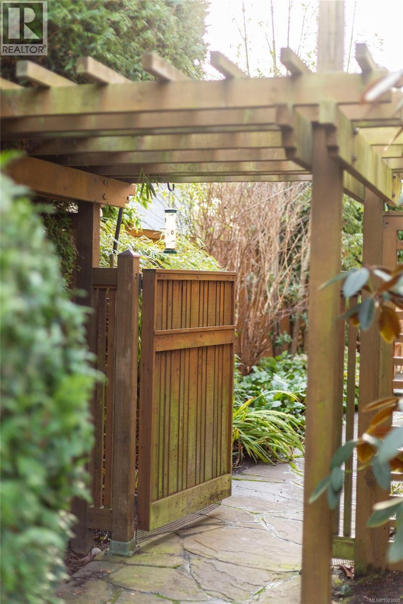 295 St. Charles St, Victoria, British Columbia  V8S 3M9 - Photo 36 - 1023000