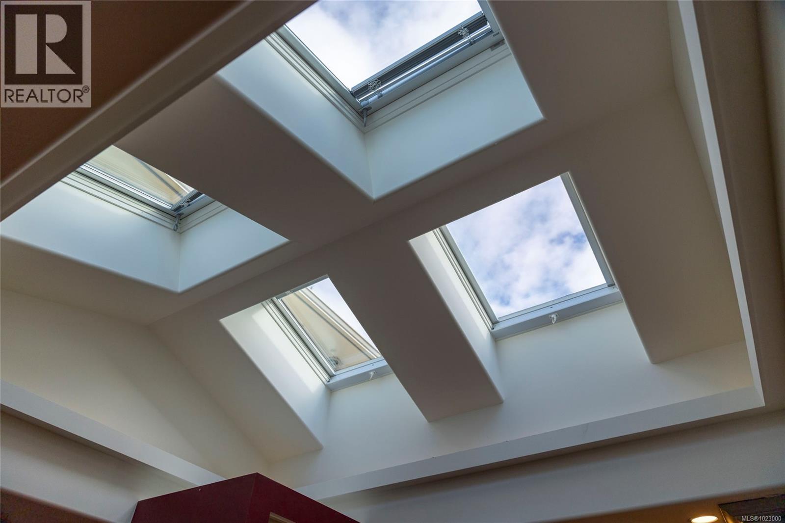 295 St. Charles St, Victoria, British Columbia  V8S 3M9 - Photo 14 - 1023000