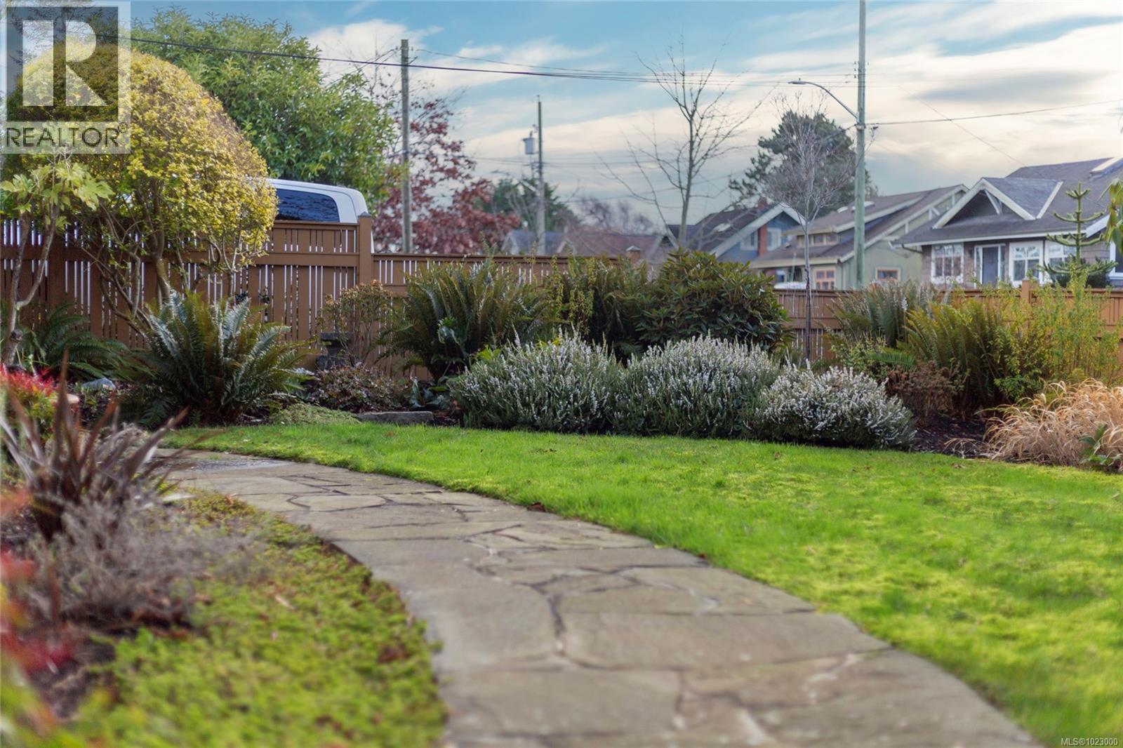 295 St. Charles St, Victoria, British Columbia  V8S 3M9 - Photo 49 - 1023000