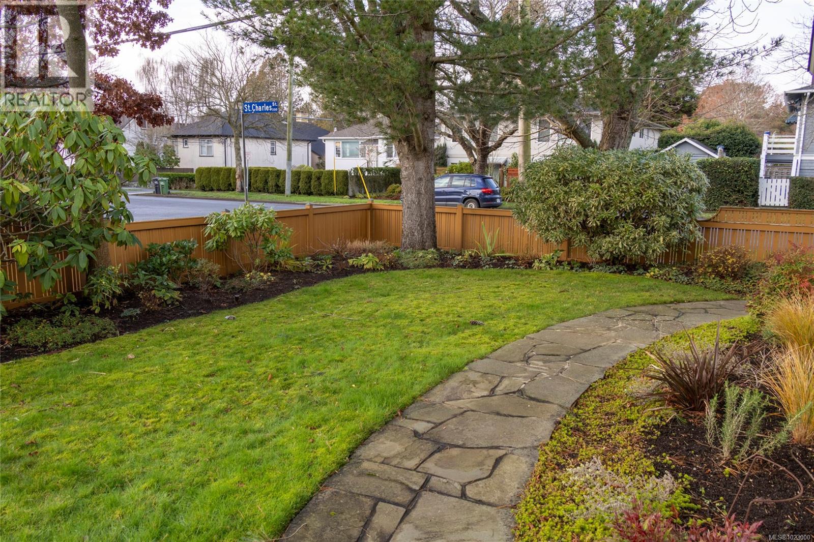 295 St. Charles St, Victoria, British Columbia  V8S 3M9 - Photo 47 - 1023000