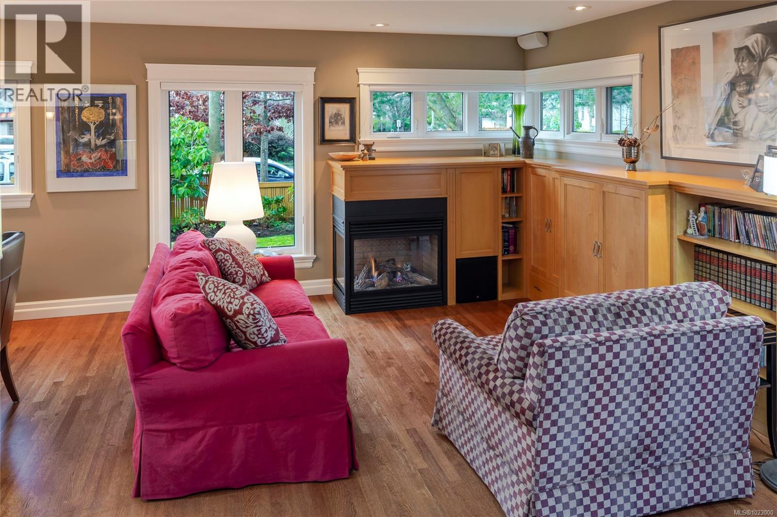 295 St. Charles St, Victoria, British Columbia  V8S 3M9 - Photo 7 - 1023000