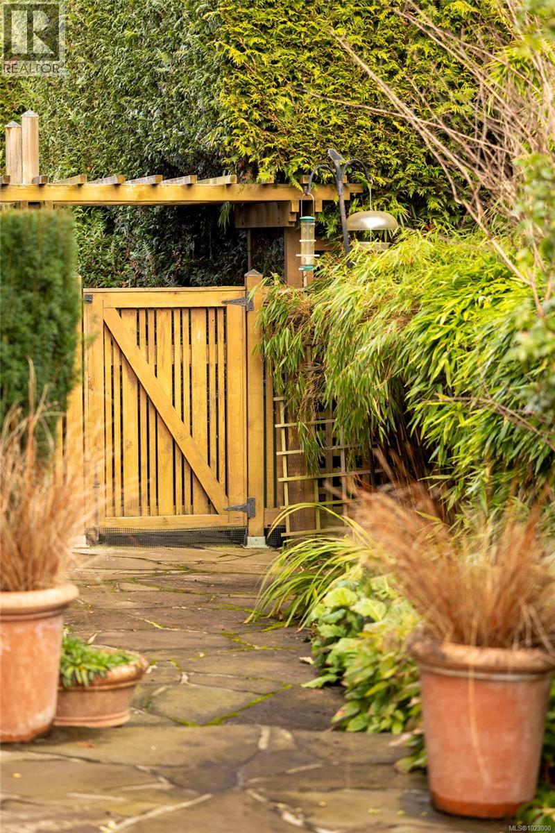 295 St. Charles St, Victoria, British Columbia  V8S 3M9 - Photo 35 - 1023000