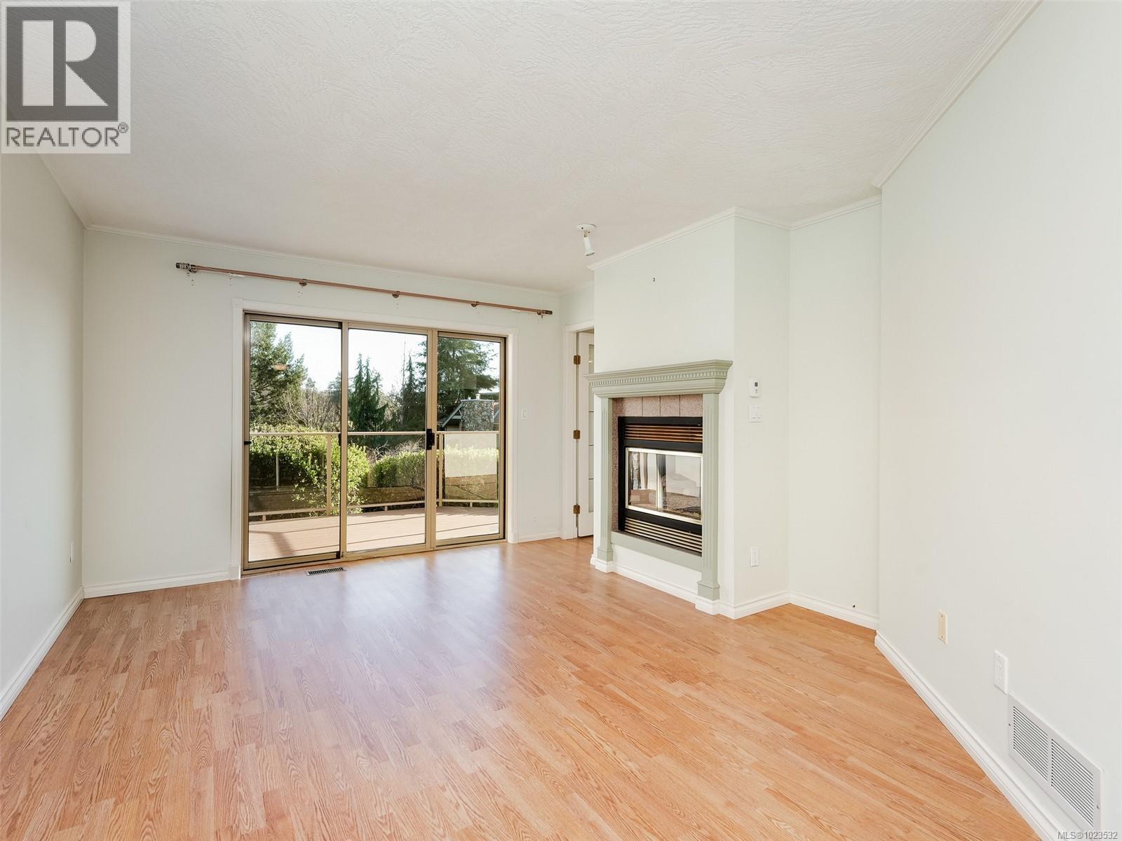 10 500 Marsett Pl, Saanich, British Columbia  V8Z 7J1 - Photo 2 - 1023532