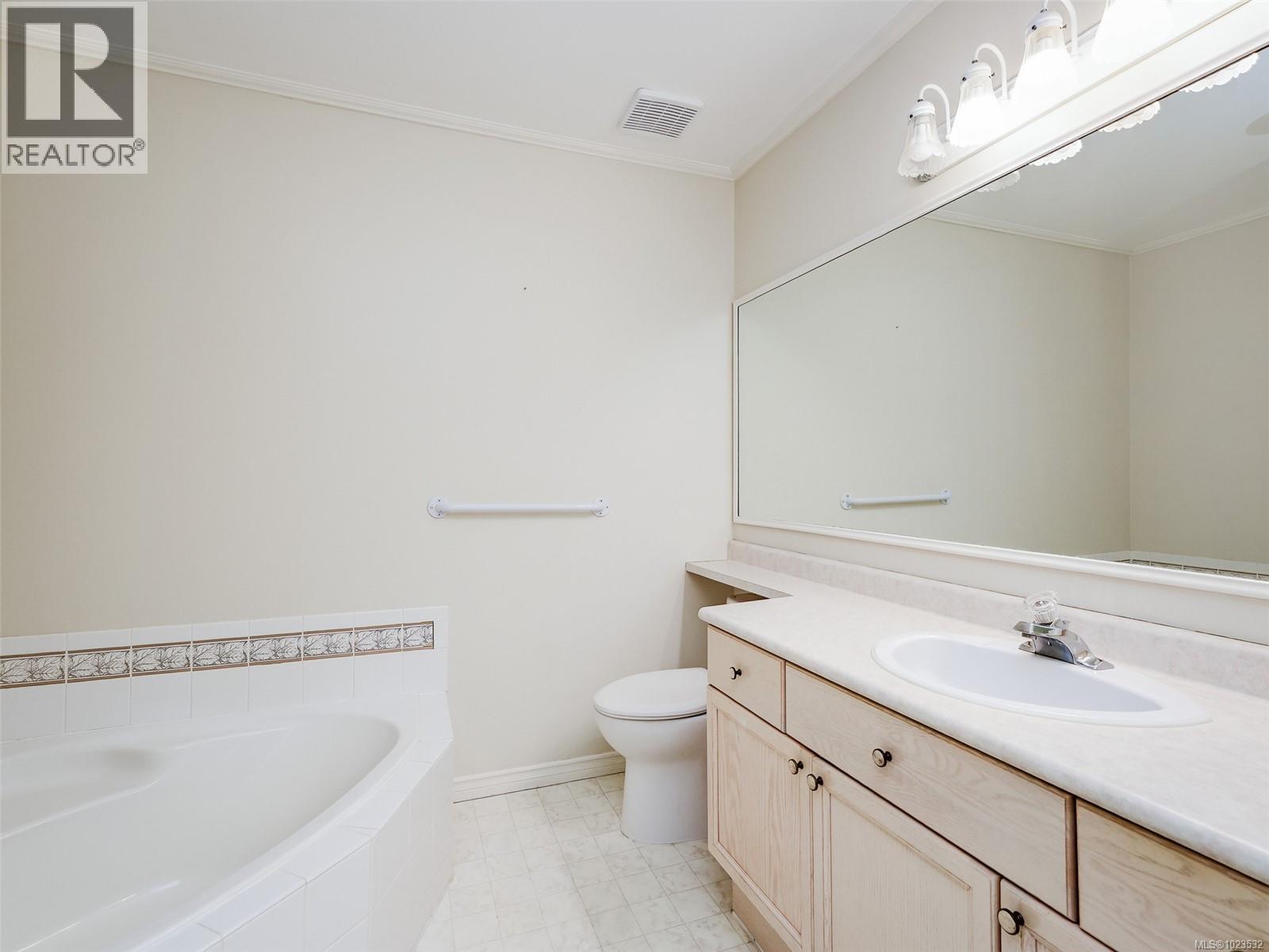 10 500 Marsett Pl, Saanich, British Columbia  V8Z 7J1 - Photo 11 - 1023532