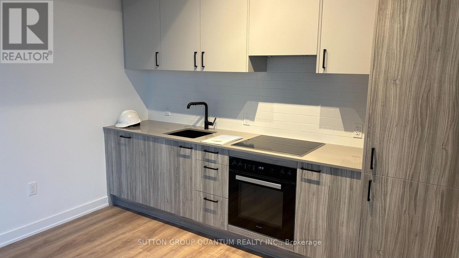 606 - 1 QUARRINGTON LANE, Toronto, Ontario