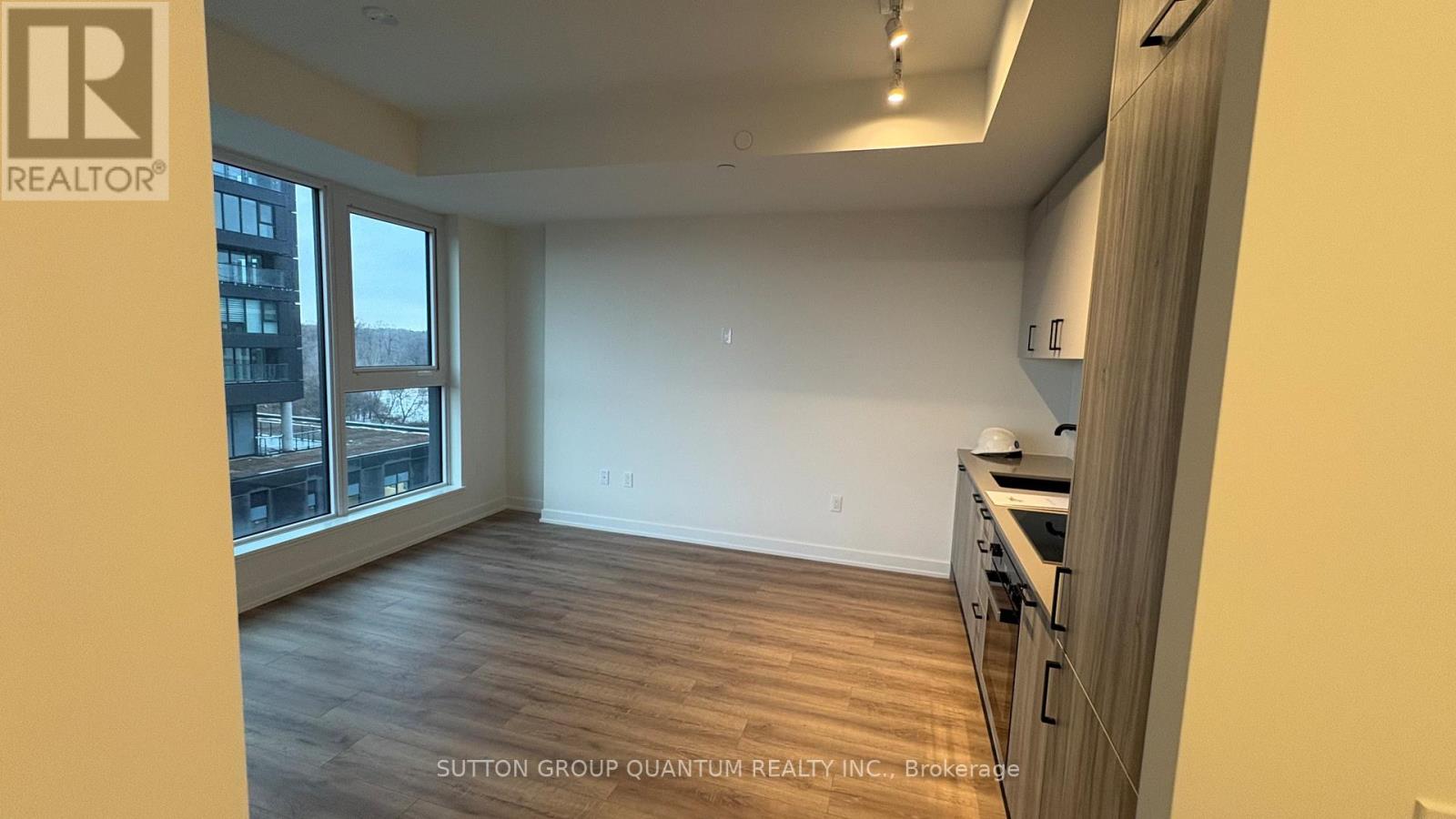 606 - 1 Quarrington Lane, Toronto, Ontario  M3C 0S4 - Photo 2 - C12720032