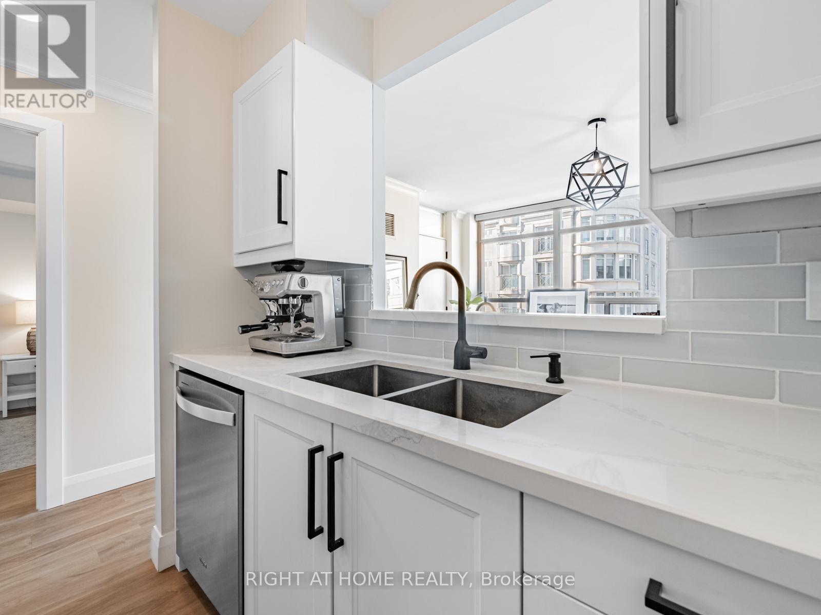 705 - 5 ROSEHILL AVENUE, Toronto, Ontario