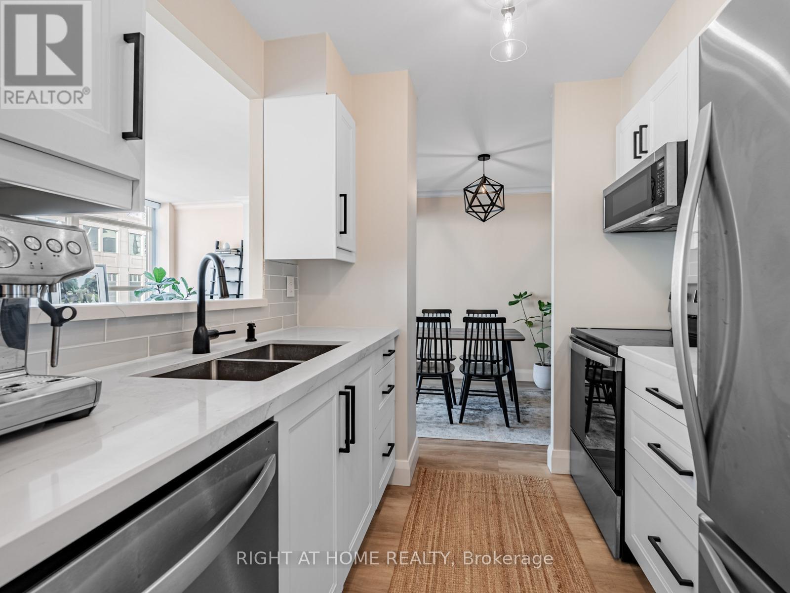 705 - 5 Rosehill Avenue, Toronto, Ontario  M4T 3A6 - Photo 2 - C12720046