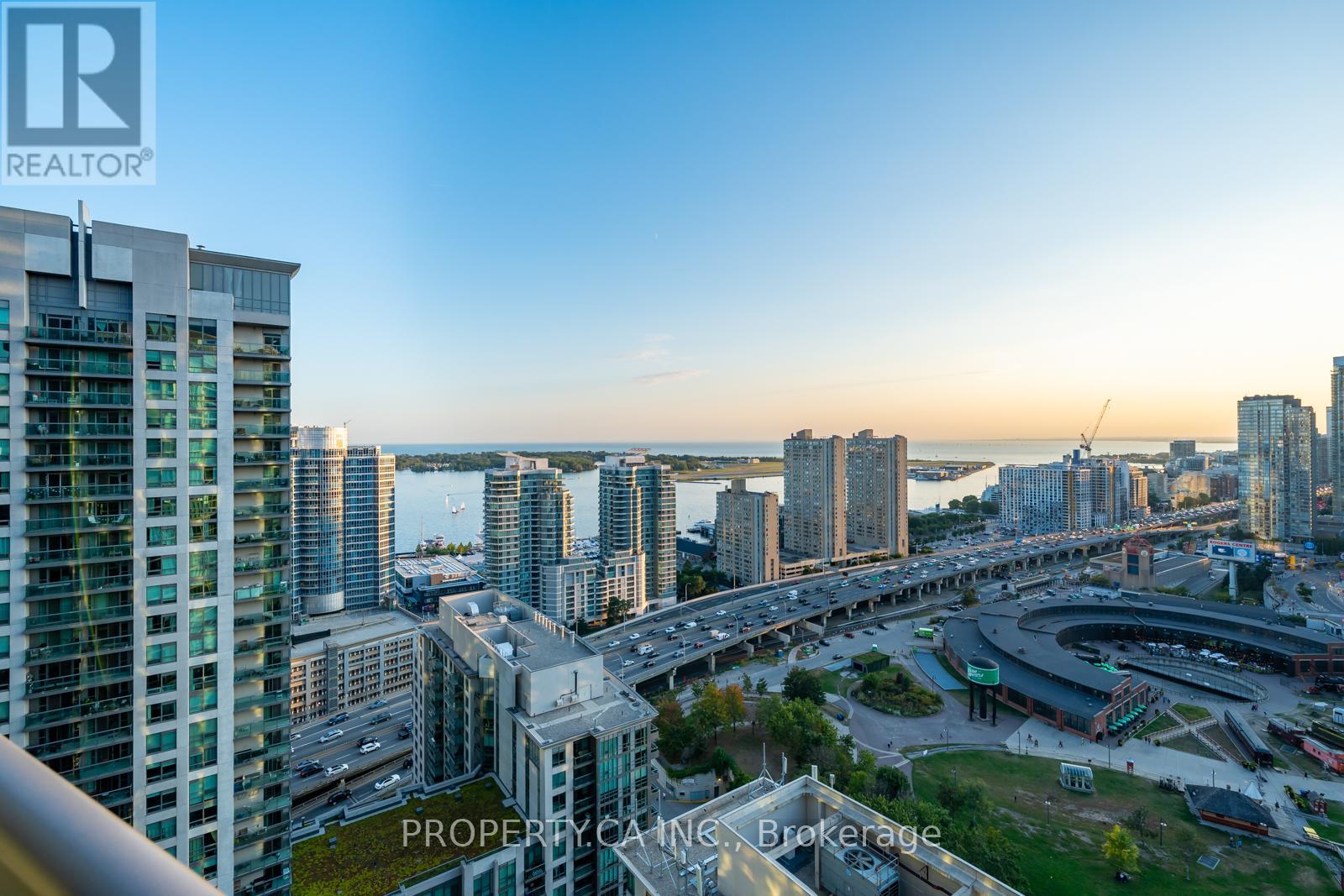 3601 - 30 Grand Trunk Crescent, Toronto, Ontario  M5J 3A4 - Photo 4 - C12720106