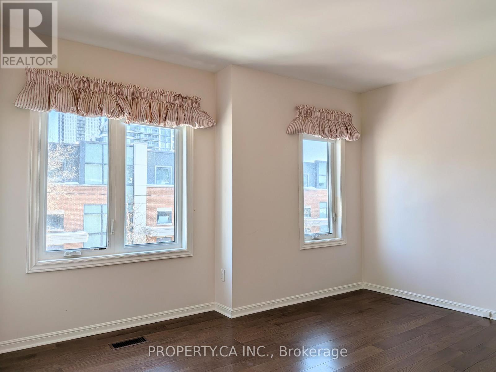 64 Arnold Avenue, Toronto, Ontario  M5A 3B2 - Photo 10 - C12720116