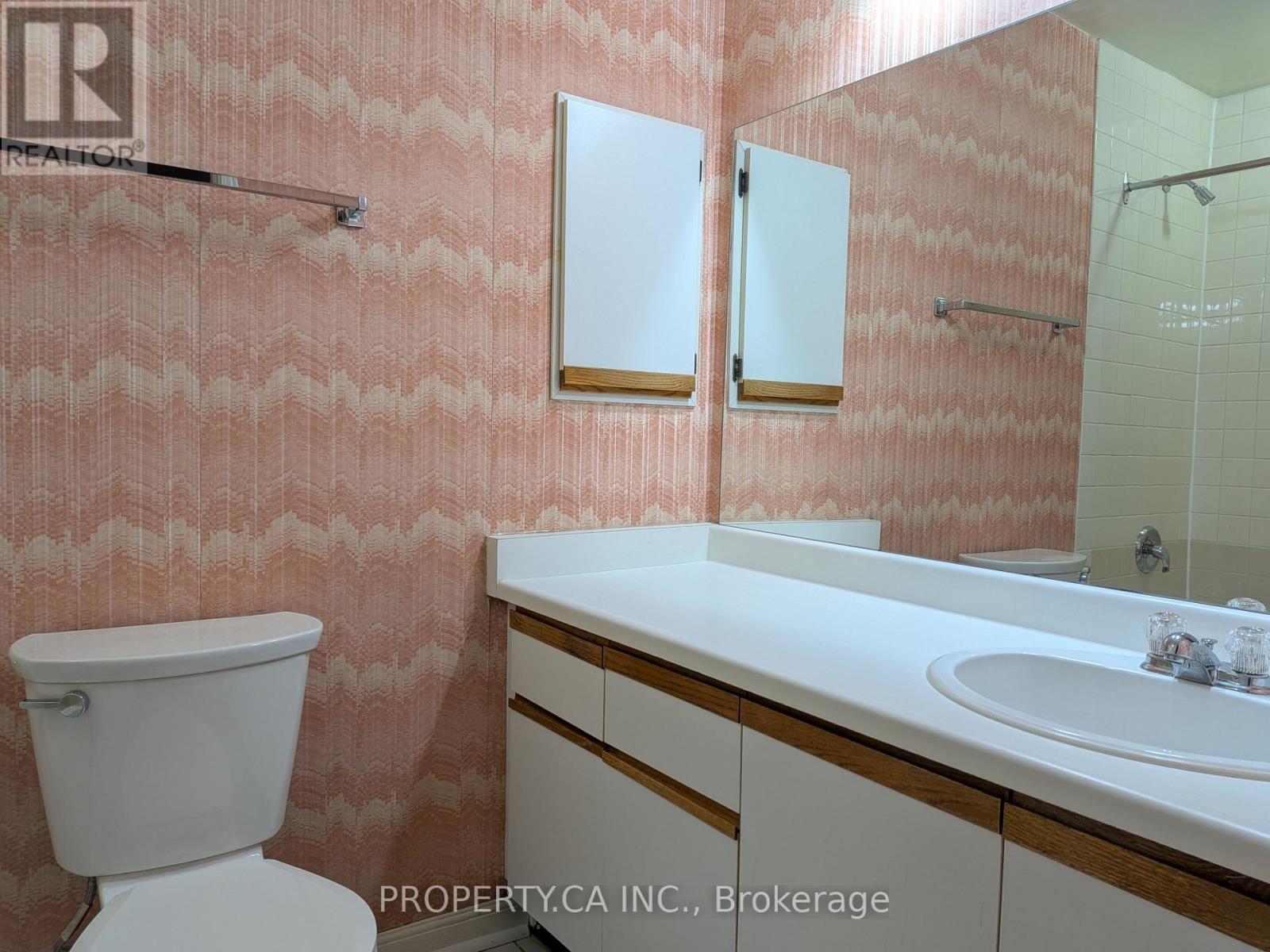 64 Arnold Avenue, Toronto, Ontario  M5A 3B2 - Photo 11 - C12720116