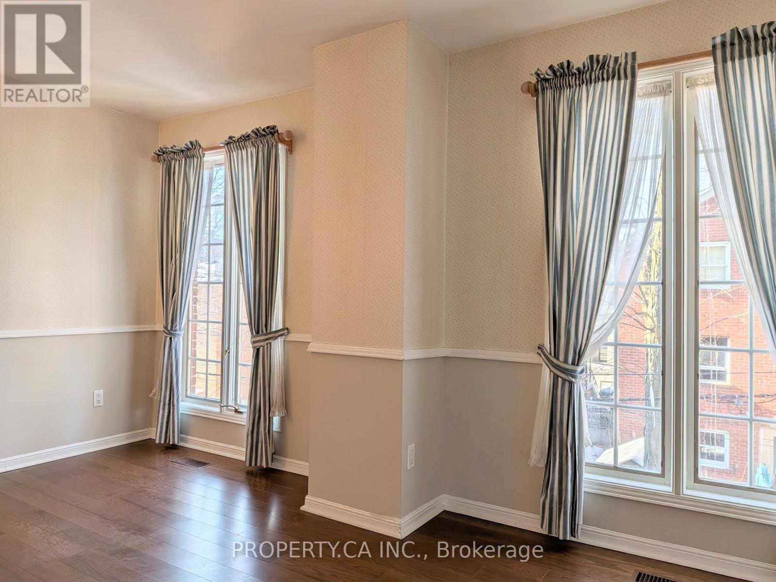 64 Arnold Avenue, Toronto, Ontario  M5A 3B2 - Photo 13 - C12720116