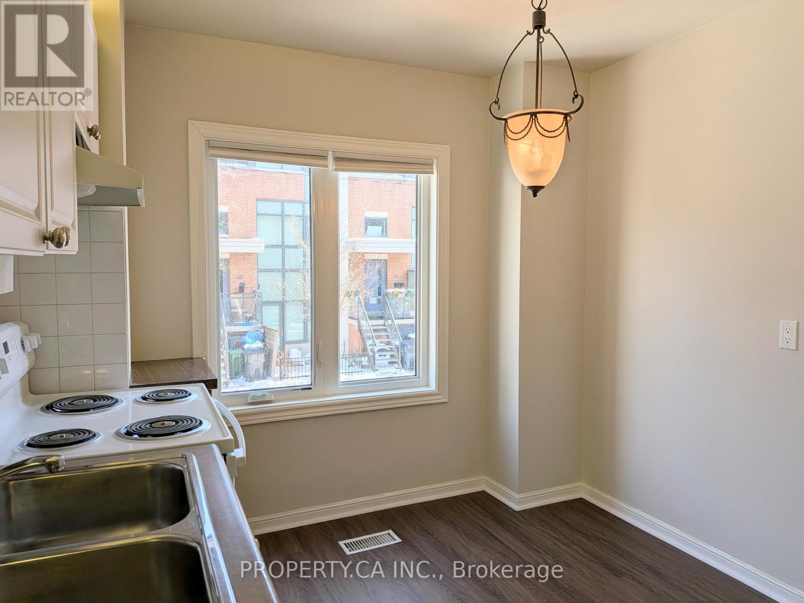 64 Arnold Avenue, Toronto, Ontario  M5A 3B2 - Photo 7 - C12720116