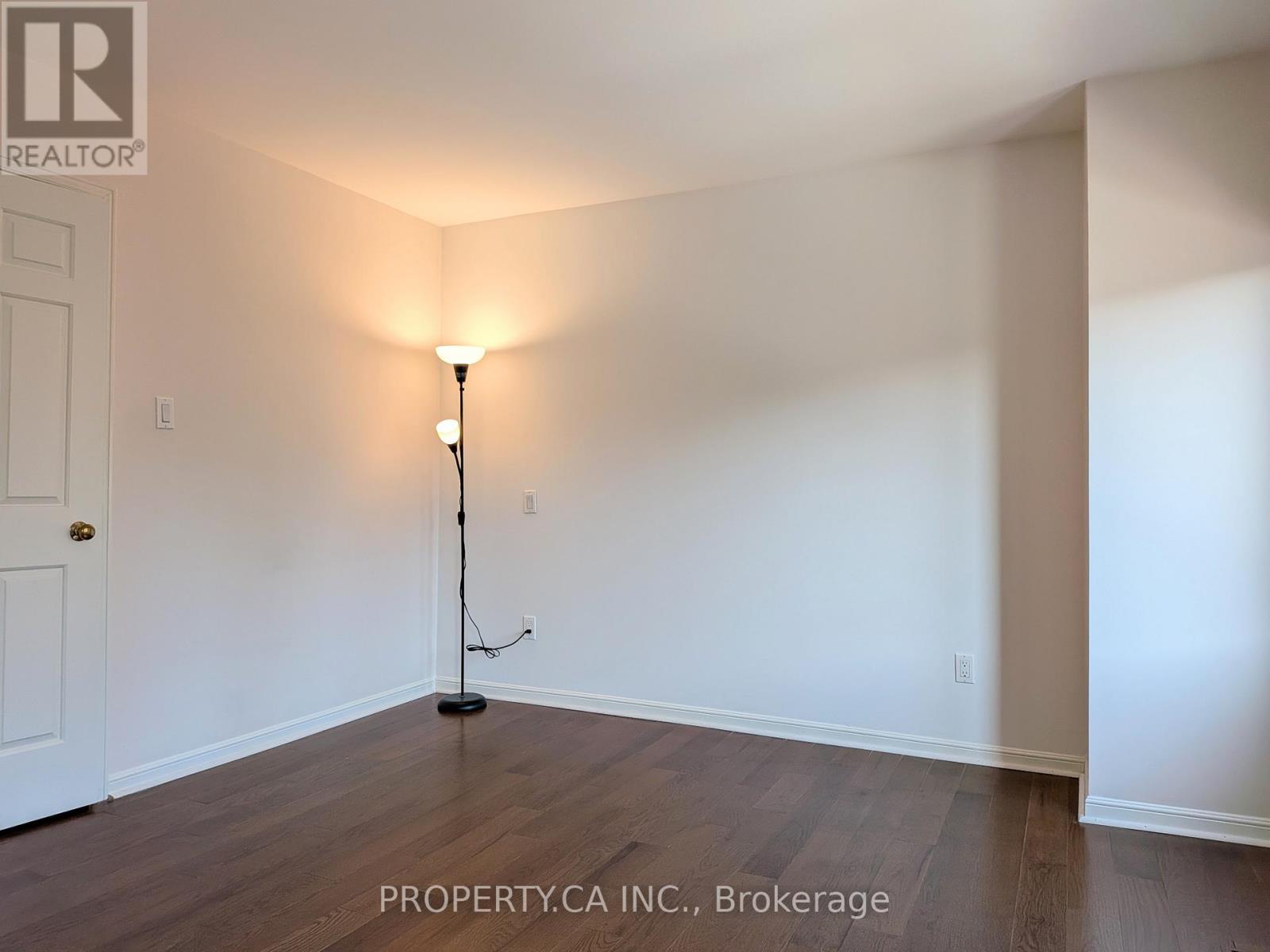 64 Arnold Avenue, Toronto, Ontario  M5A 3B2 - Photo 9 - C12720116