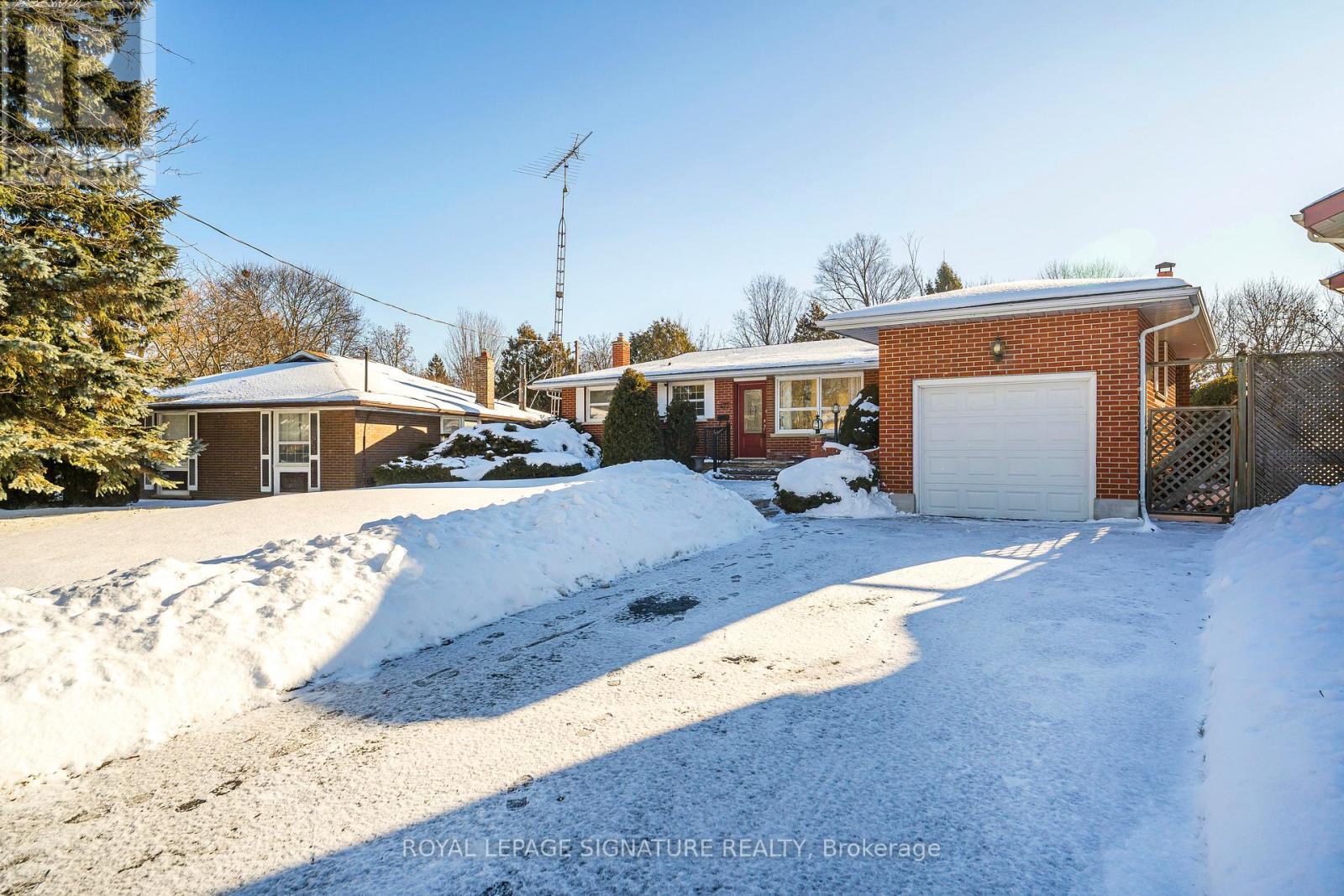 477 Brentwood Avenue, Oshawa, Ontario  L1G 2S9 - Photo 2 - E12720074