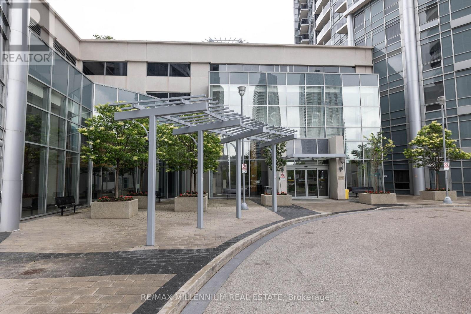 3910 - 125 Village Green Square, Toronto, Ontario  M1S 0L1 - Photo 4 - E12720130