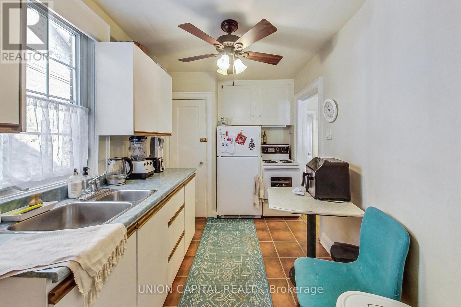 Upper - 317 Victoria Park Avenue, Toronto, Ontario  M4E 3S7 - Photo 15 - E12720196