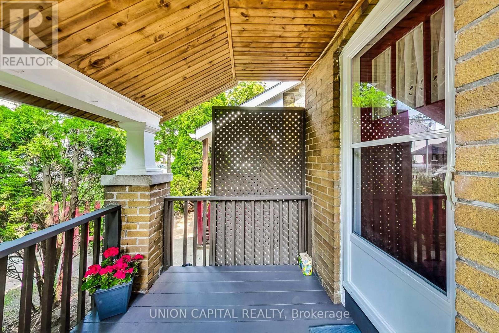 Upper - 317 Victoria Park Avenue, Toronto, Ontario  M4E 3S7 - Photo 7 - E12720196