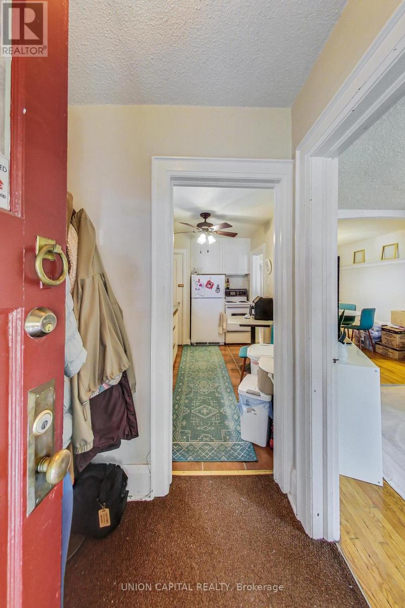 Upper - 317 Victoria Park Avenue, Toronto, Ontario  M4E 3S7 - Photo 8 - E12720196