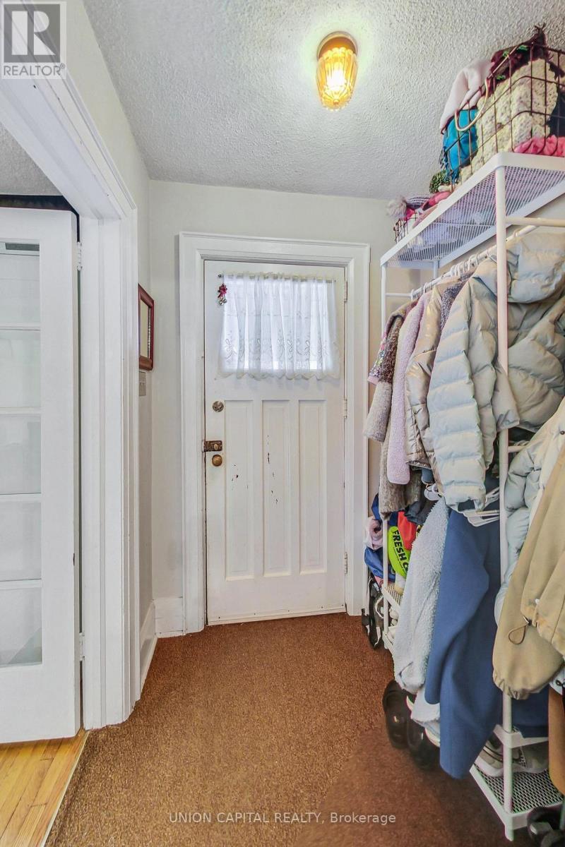 Upper - 317 Victoria Park Avenue, Toronto, Ontario  M4E 3S7 - Photo 9 - E12720196