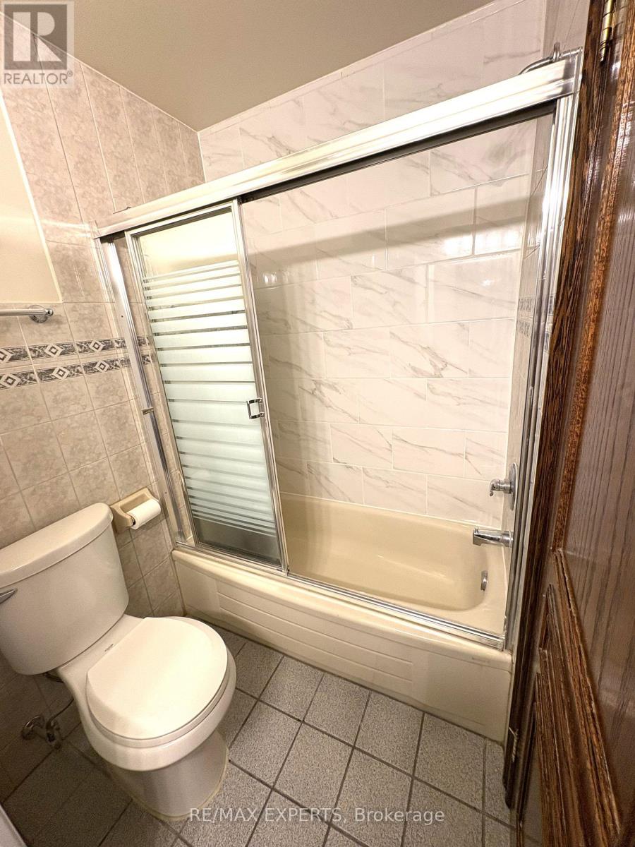 Unit A - 287 Sammon Avenue, Toronto, Ontario  M4J 1Z9 - Photo 12 - E12720250