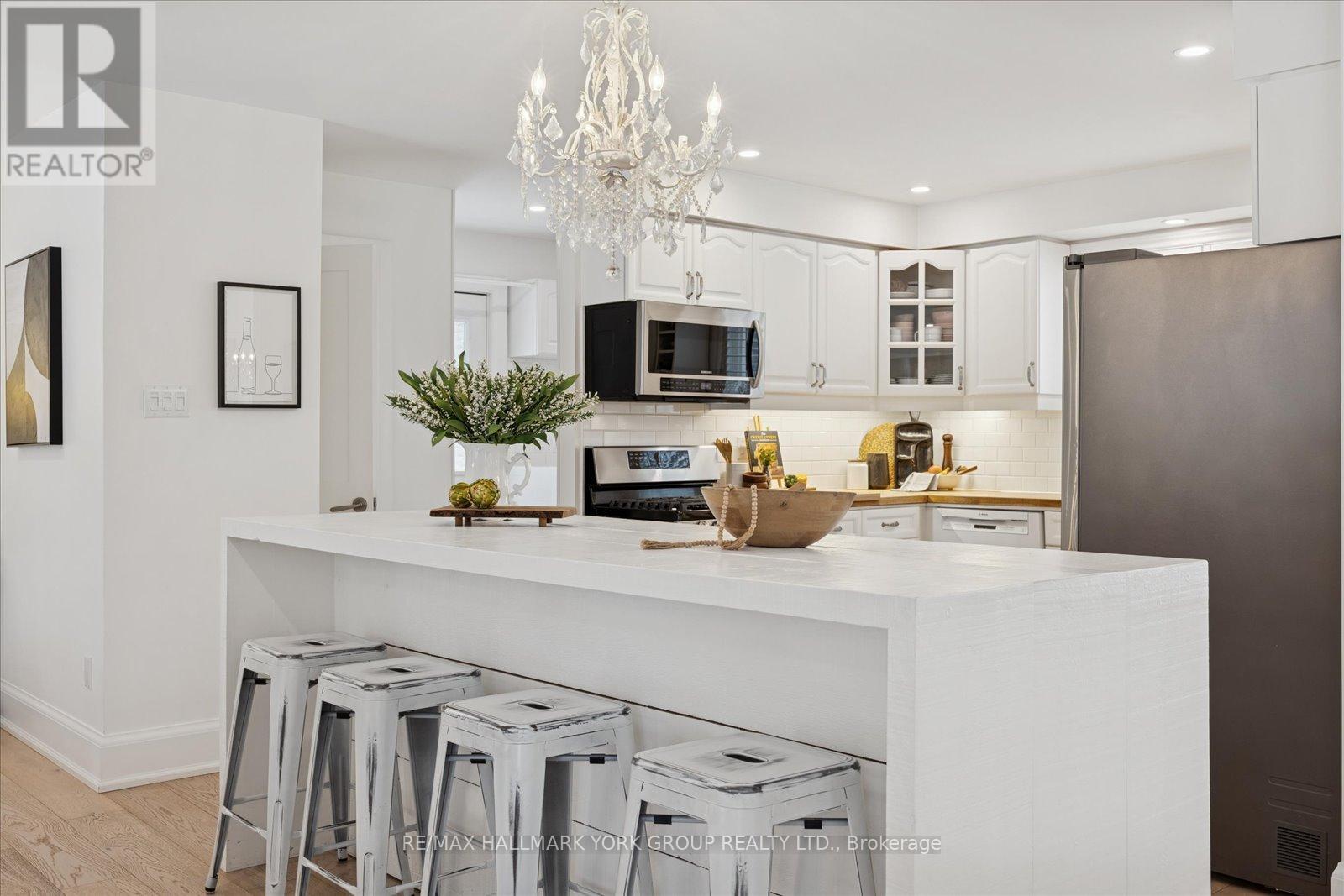 501 Samuel Harper Court, East Gwillimbury, Ontario  L0G 1M0 - Photo 10 - N12720068