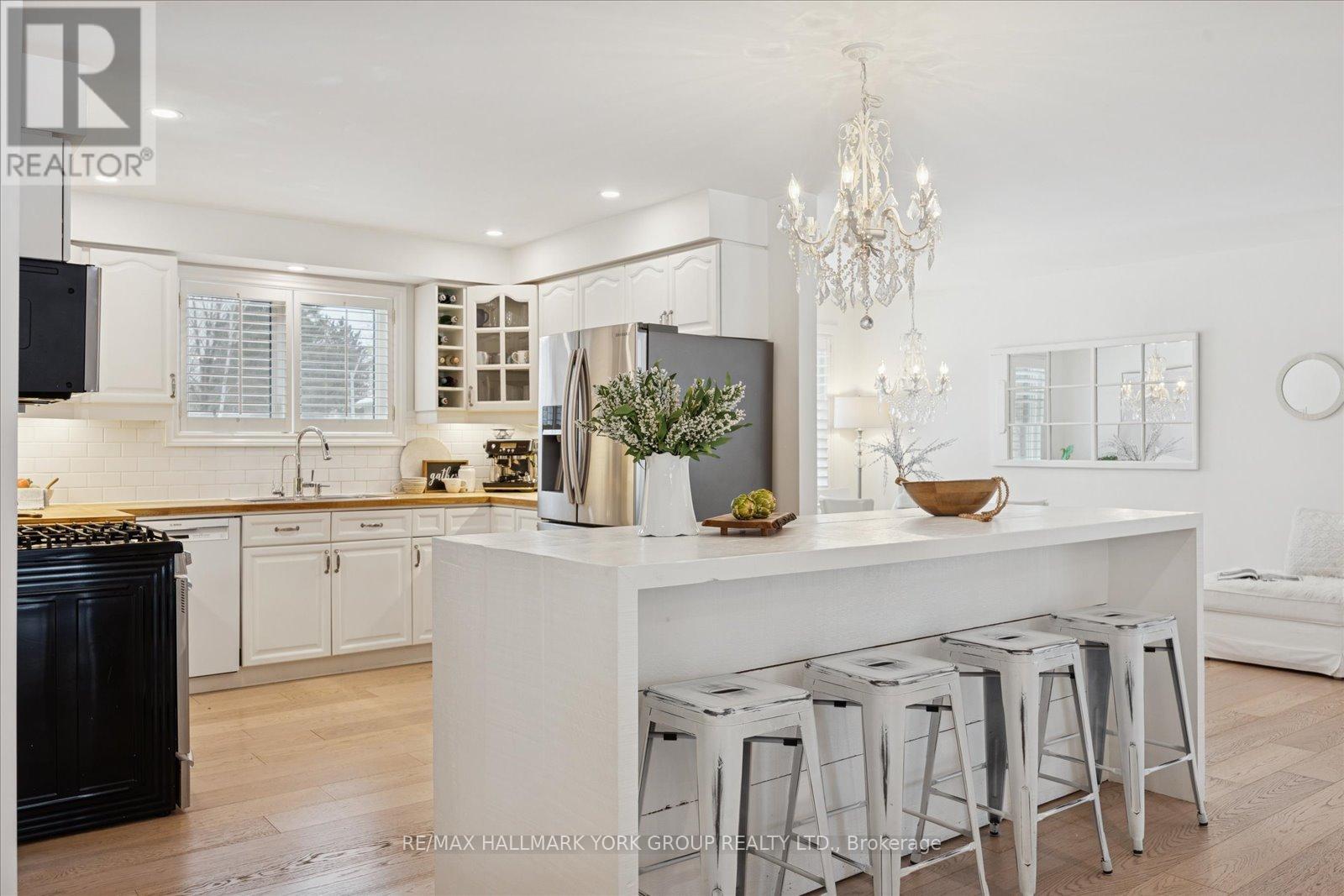 501 Samuel Harper Court, East Gwillimbury, Ontario  L0G 1M0 - Photo 11 - N12720068