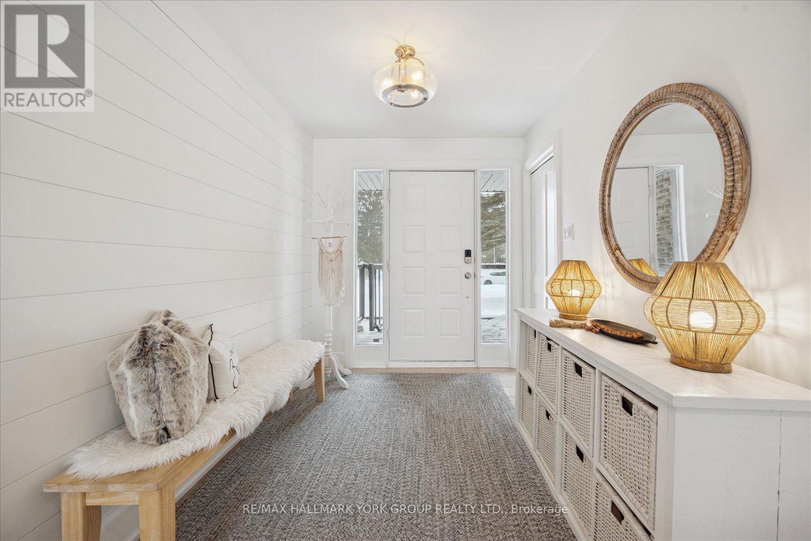 501 Samuel Harper Court, East Gwillimbury, Ontario  L0G 1M0 - Photo 4 - N12720068