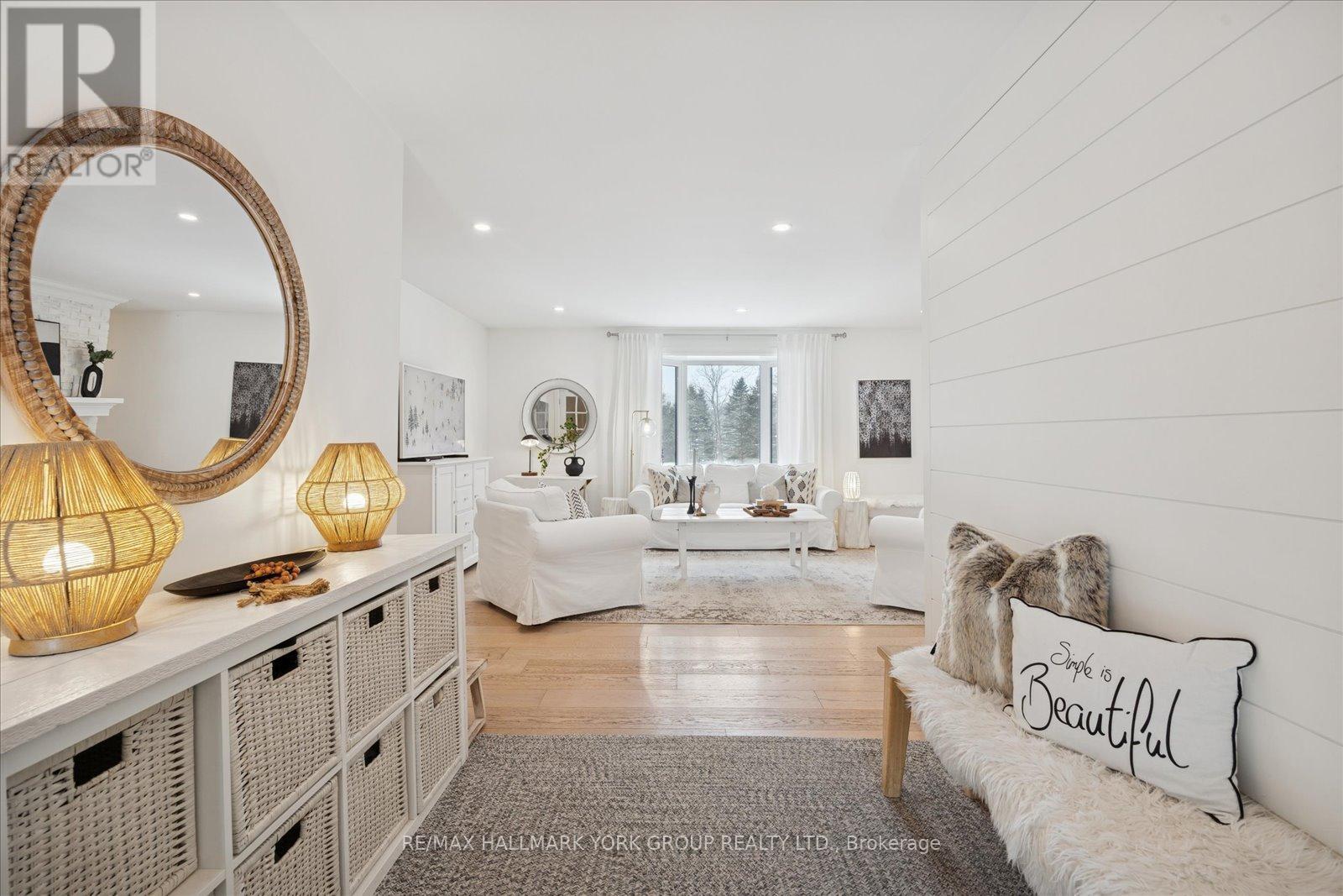 501 Samuel Harper Court, East Gwillimbury, Ontario  L0G 1M0 - Photo 5 - N12720068