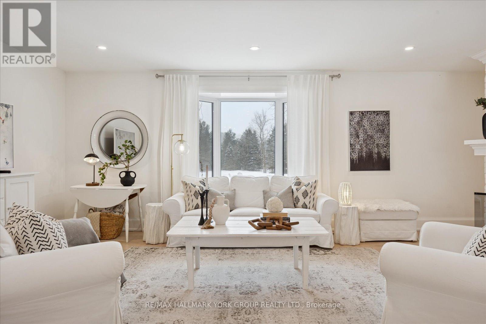 501 Samuel Harper Court, East Gwillimbury, Ontario  L0G 1M0 - Photo 6 - N12720068