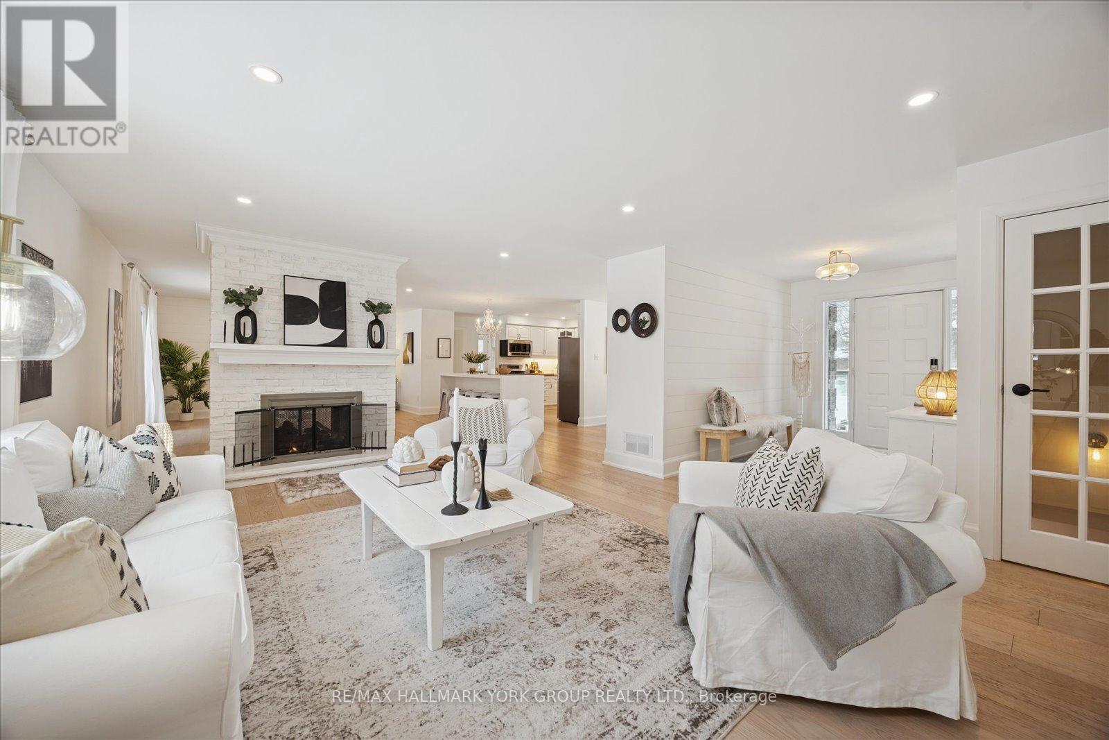 501 Samuel Harper Court, East Gwillimbury, Ontario  L0G 1M0 - Photo 7 - N12720068