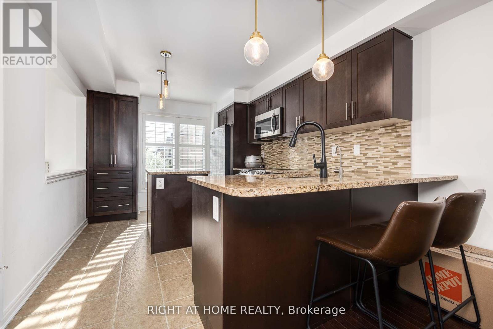 366 Doak Lane, Newmarket, Ontario  L3Y 0A8 - Photo 5 - N12720206