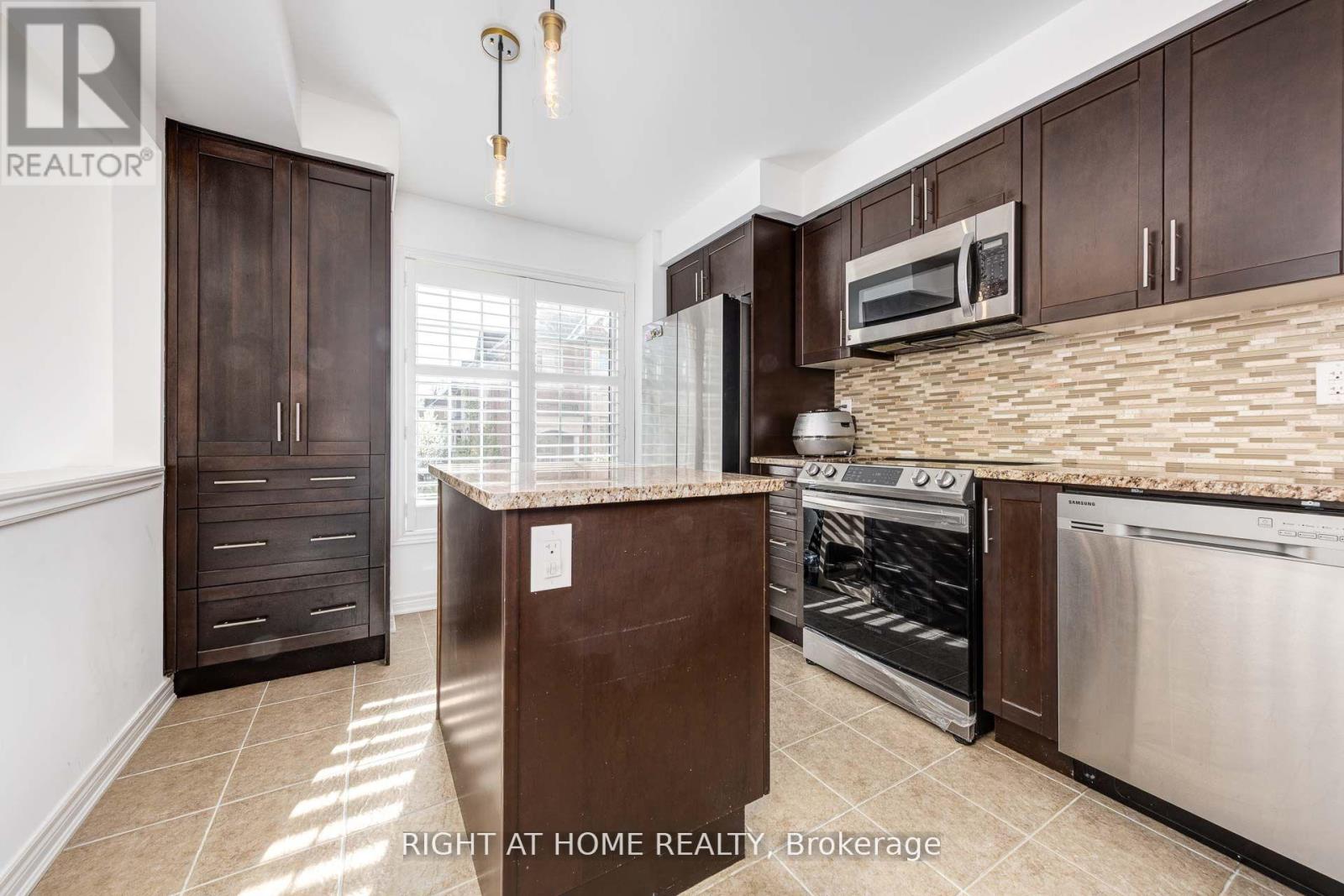 366 Doak Lane, Newmarket, Ontario  L3Y 0A8 - Photo 6 - N12720206